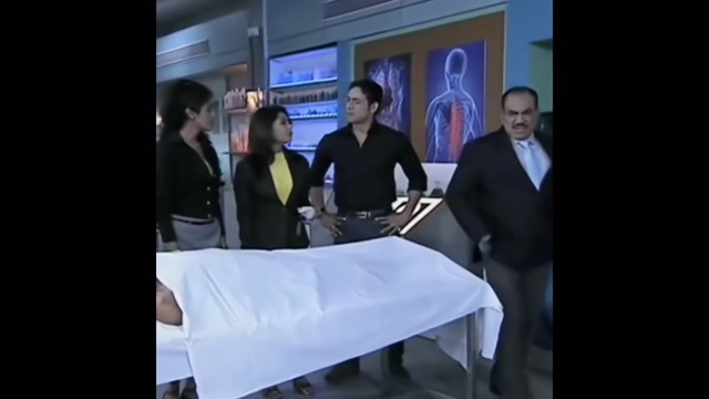Acha Hua Uparwale Ne Ise Jaldi Bula Liya meme template blank