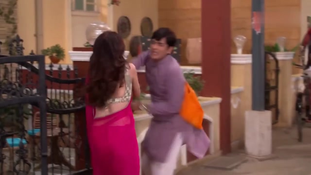 Anita Dragging Vibhuti vs. Yaadram Ka Launda meme template variant 2