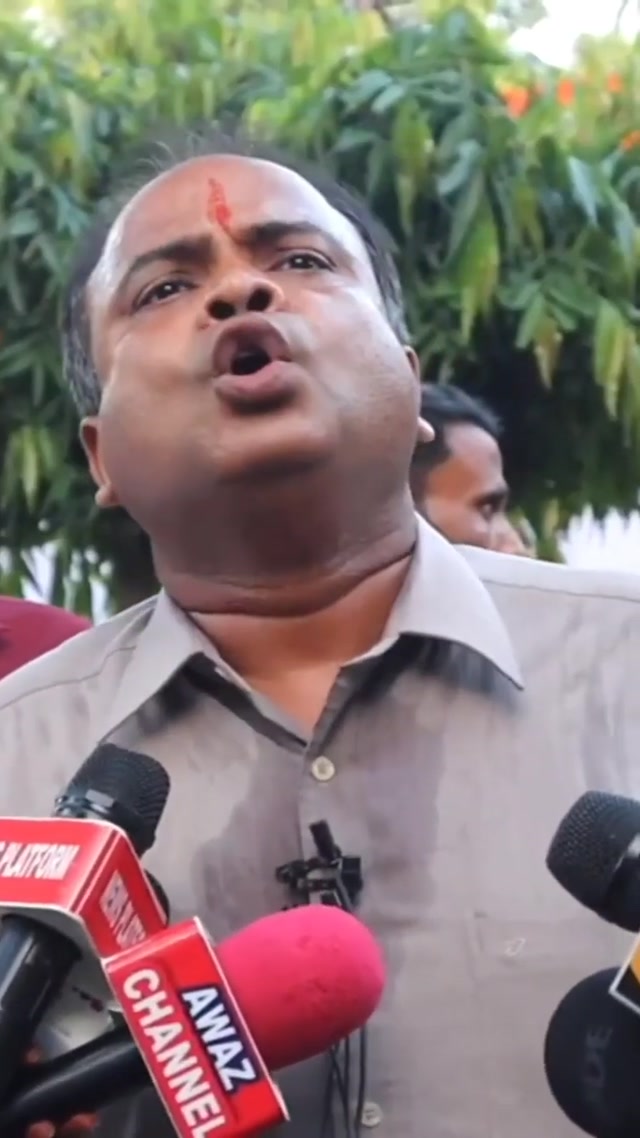Baap Ki Chaddi Fati Padi Hai meme template variant 1