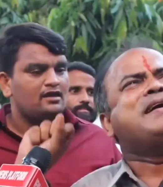 Baap Ki Chaddi Fati Padi Hai meme template blank