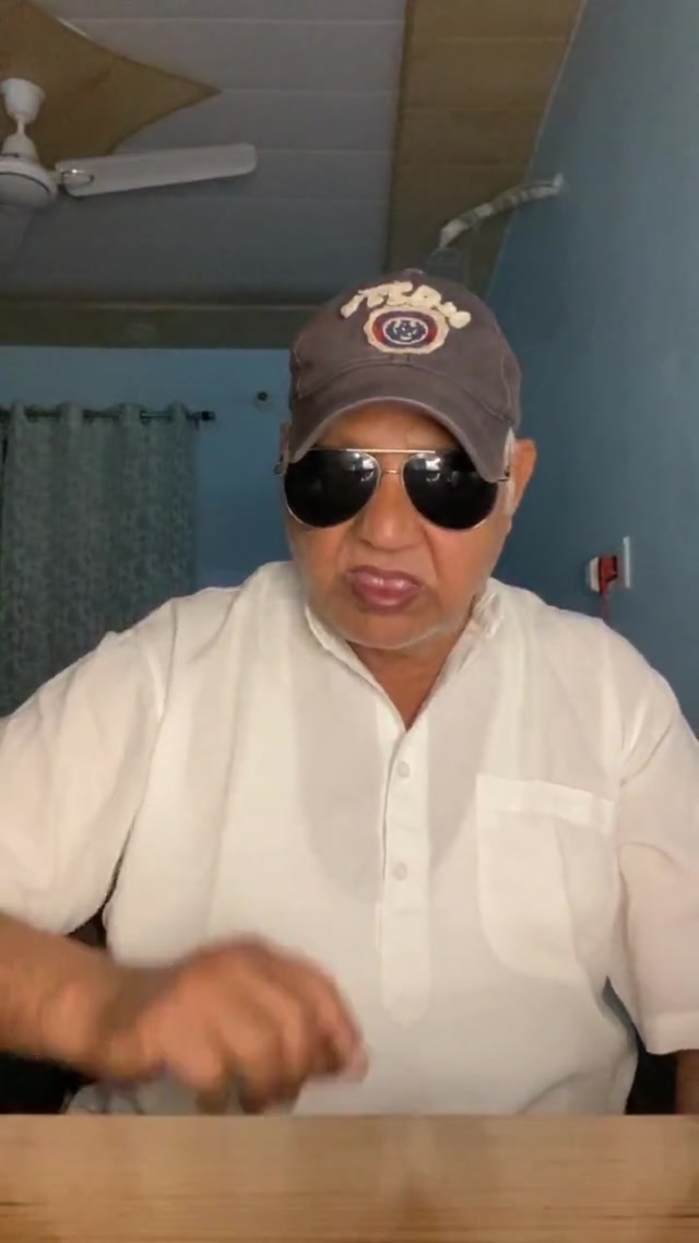 Bhag Ja Yaha Se meme template variant 1