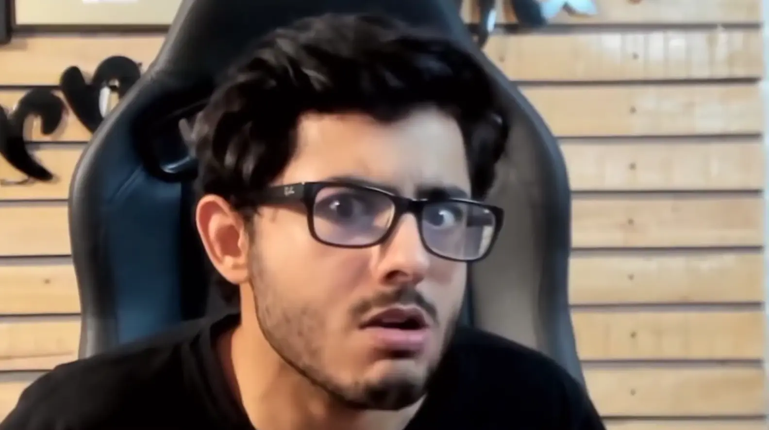 CarryMinati's Ek Second meme template blank