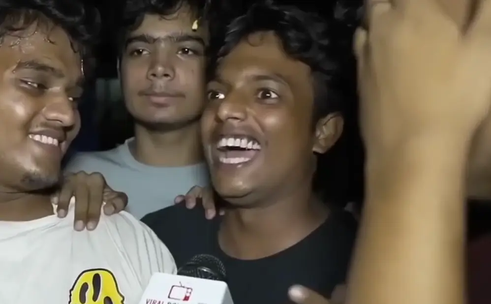 Elvish Bhai Ke Aage meme template blank