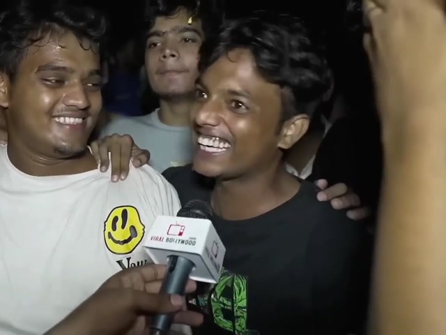 Elvish Bhai Ke Aage meme template variant 2