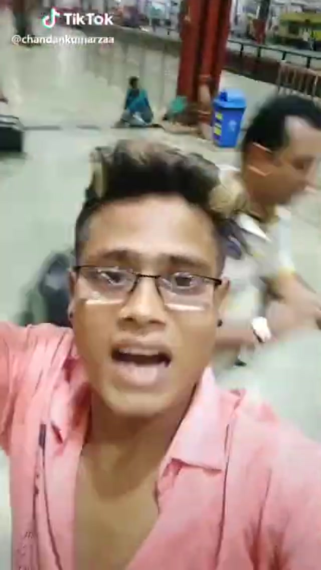 Hi Friends Mai Bombay Aaya Tha meme template variant 1