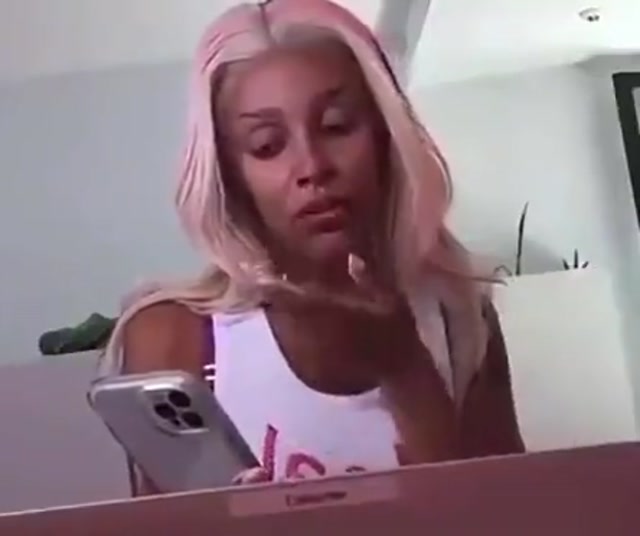 Luísa Sonza's Eye Roll and Clap meme template blank