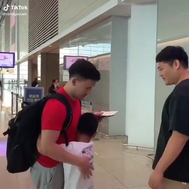Markiplier Airport Hug Head-Bumps Kid meme template blank