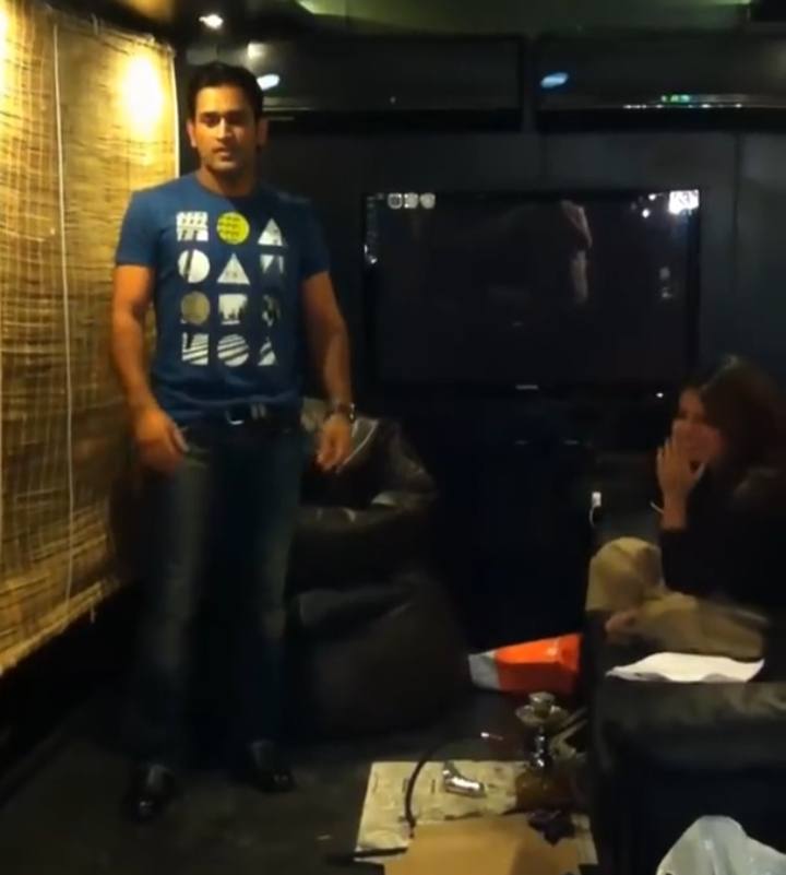 MS Dhoni Dancing meme template blank