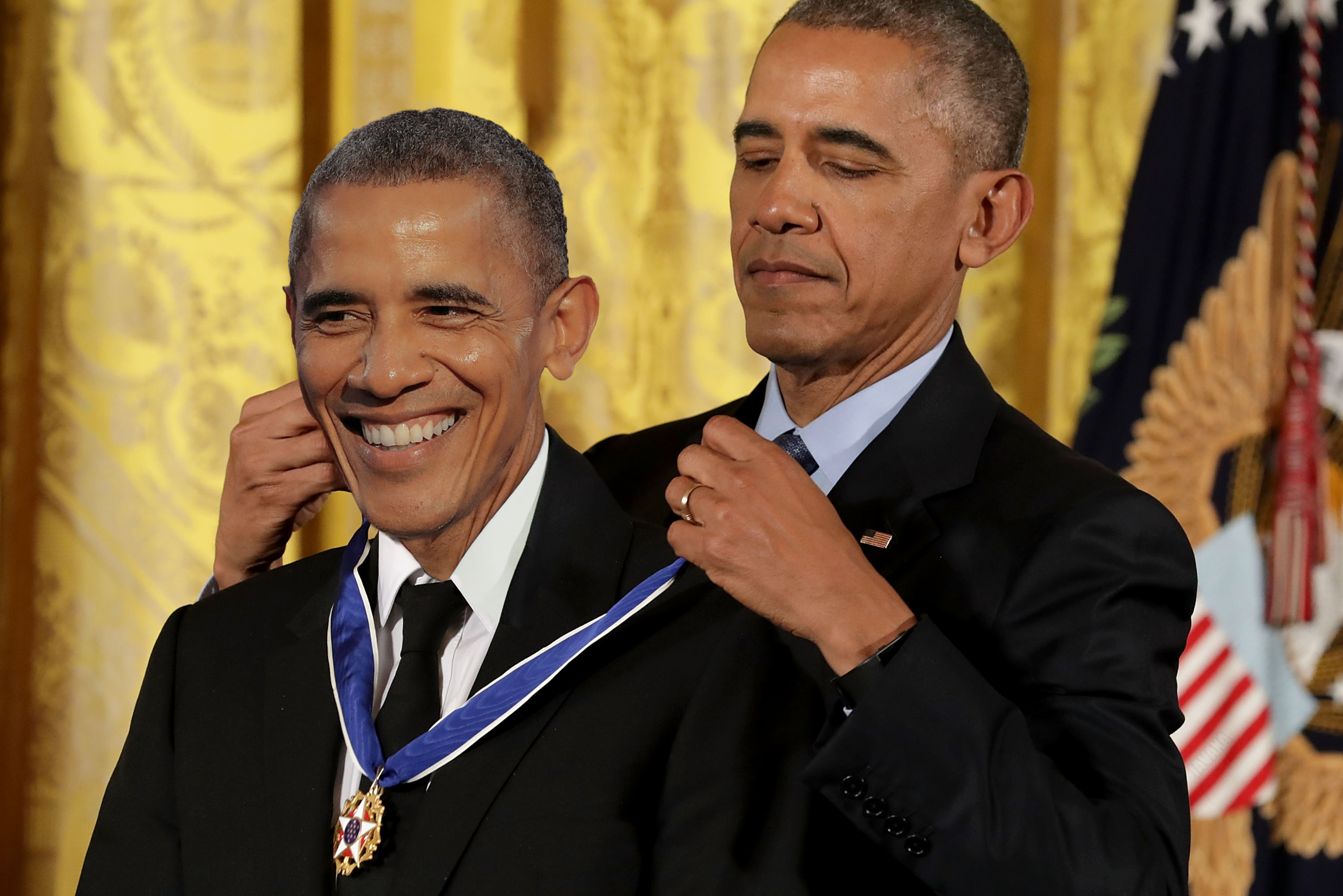 Obama Awarding Obama meme template blank - image format
