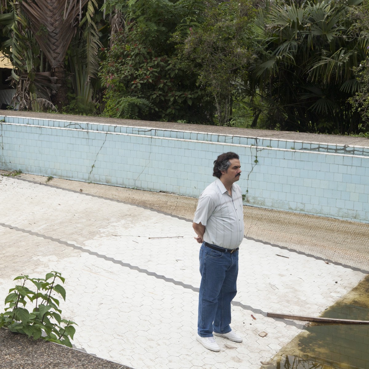 Pablo Escobar Waiting blank meme template blank - image format