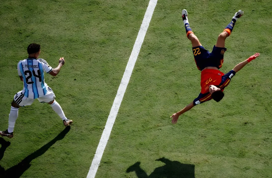 Spain Player Tackled by Enzo Fernández meme template blank - image format
